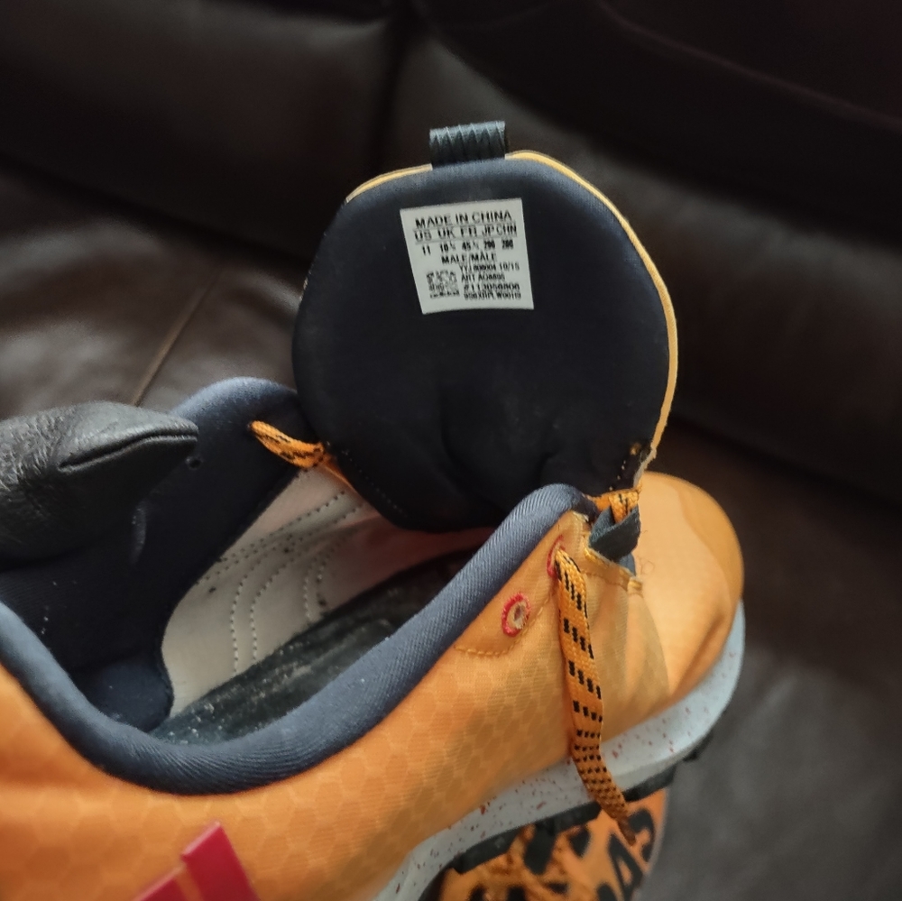 ADDIDAS RUNNING SHOES - Picture 6 of 6